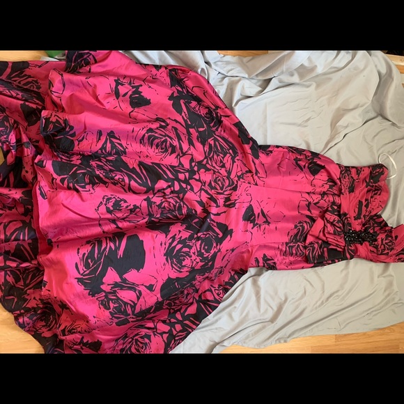 Dress - Picture 5 of 6